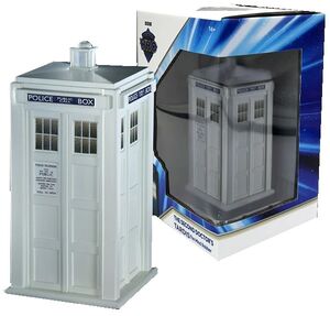 Doctor Who - Second Doctor's TARDIS (The Mind Robber) 1/21 Scale Polyresin Statue