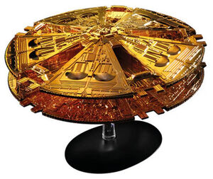 Battlestar Galactica - Limited Edition Gold Cylon Basestar (TOS) Die-Cast 6" Ship