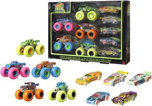 Hot Wheels Monster 1:64 Glow-in-the-Dark Truck & Car Multipack