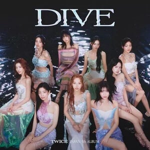 Dive - Version B - incl. 20pg Booklet, Tattoo Sticker, 4-Cut Photo, Transparent Trading Card + 3 Trading Cards