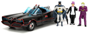 DC Batman - Hollywood Rides - 1:24 Deluxe 1966 Batmobile Die-Cast Car & 3 Figures