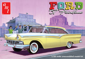 AMT 1957 Ford Fairlane Hardtop 3n1 1/25 Scale Model Kit