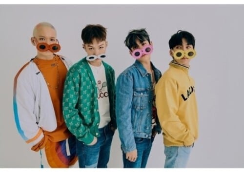 BTOB 4U - Inside (Side Version) (incl. 96pg Booklet, Lyric Paper, Mini Poster,Postcard, Sticker + Photocard) (CD)
