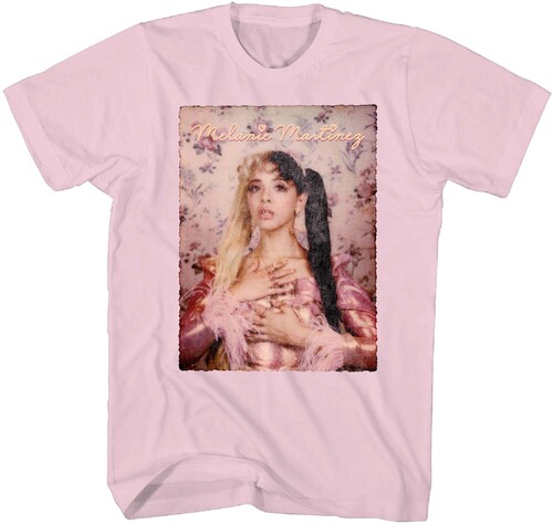 Melanie Martinez - Portrait T-Shirt - Small Pink 23MM420A1